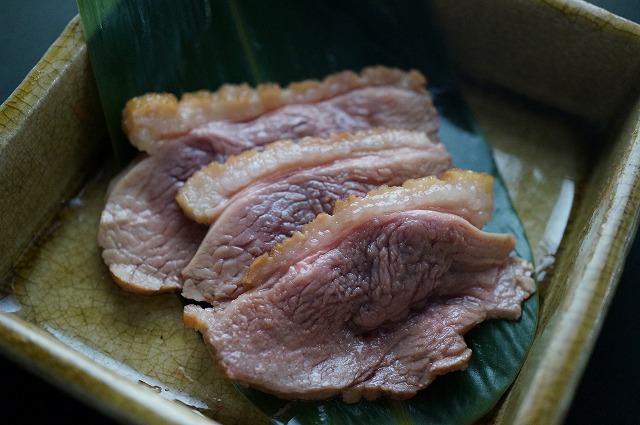 美味しい鴨ロース煮のレシピ 鴨肉の下処理から詳しく解説 柔らかい仕上がりが自慢 鴨南蛮や鴨治部煮も教えます | 和食のわ