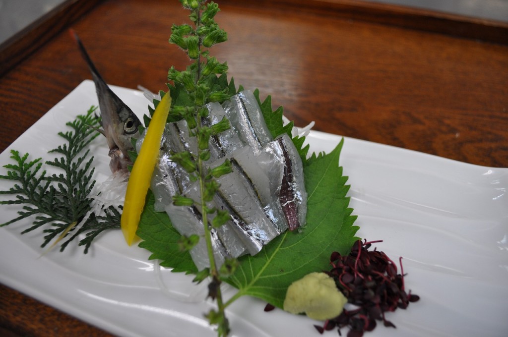 サヨリの刺し身 日本料理の捌き方や皮の食べ方 詳しく解説します 春先が旬 和食のわ